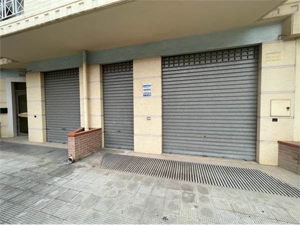Via Carlo Goldoni - Ampio Locale - VENDITA