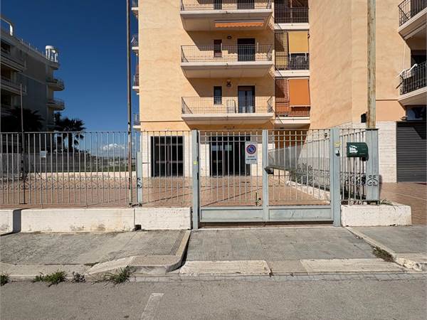 Via Ugo la Malfa - LOCALE COMMERCIALE - VENDITA